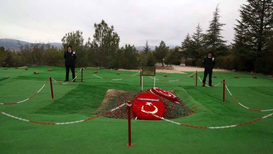 Demirel'in mezarında "özel güvenlik" dönemi