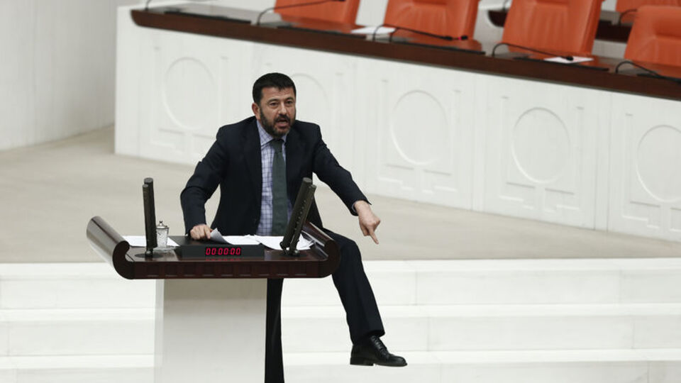 'Pahalı' ayakkabı tartışması