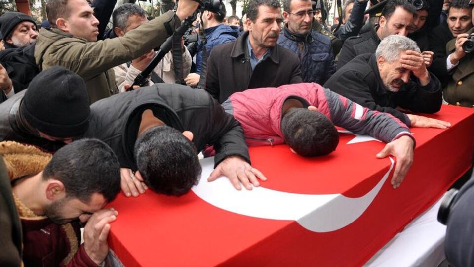 "Burada yatan şehit Kürt oğlu Kürttür"