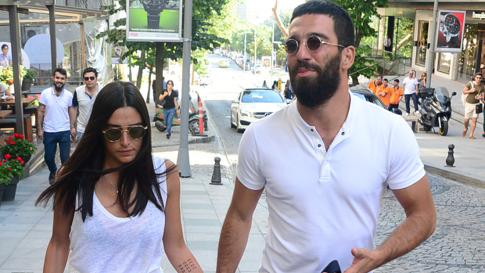 Burcu'ya fotoğraflı gönderme