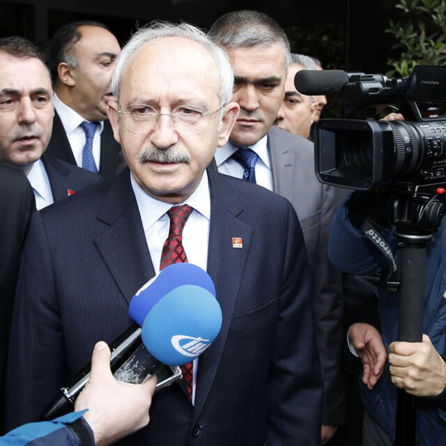Kılıçdaroğlu Kamer Genç'i hastanede ziyaret etti