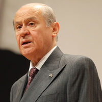 Bahçeli Kamer Genç'in eşine taziyelerini iletti