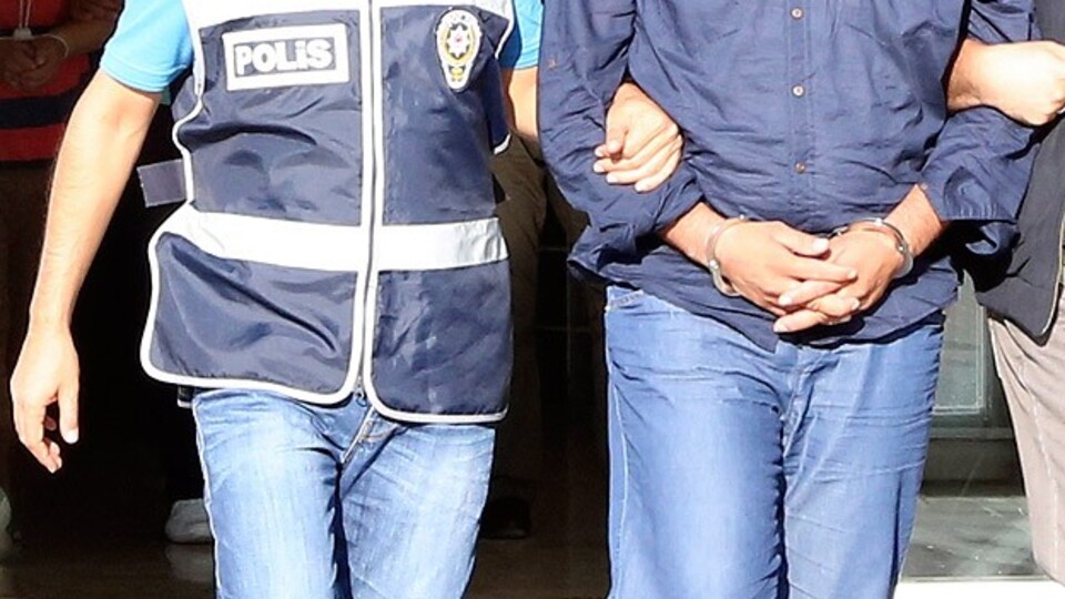 70'lik teyzeyi torunu yaktı!