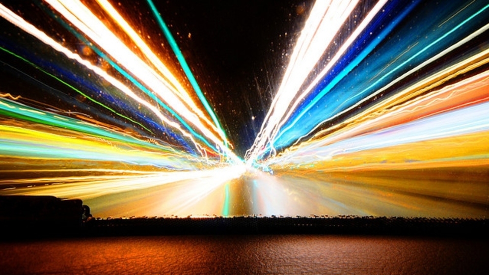 CERN bu kez ışık hızını aştı!