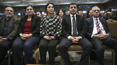 Genel başkanlar değişmedi