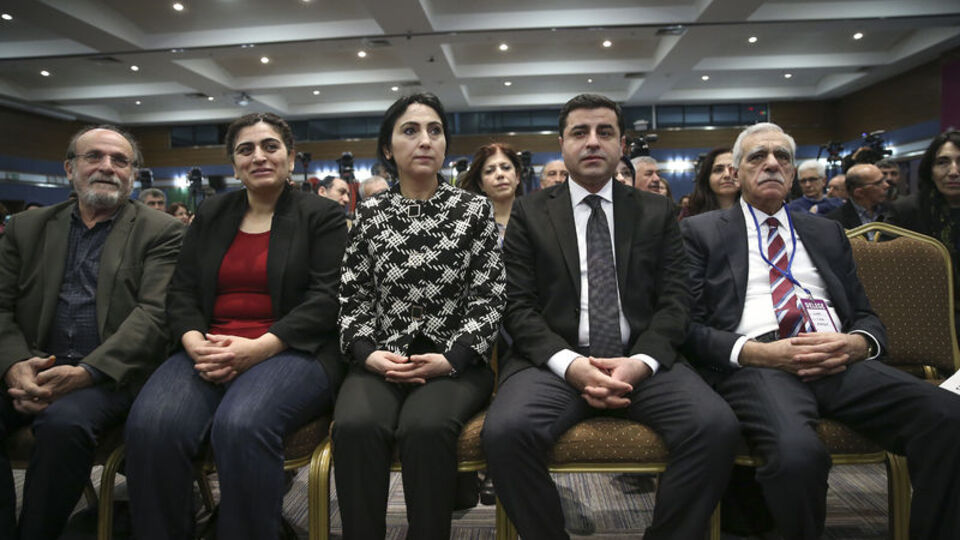 Genel başkanlar değişmedi