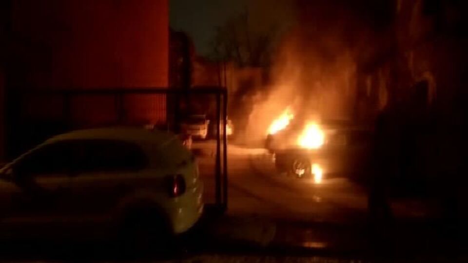 İstanbul'da 7 lüks araç kundaklandı!