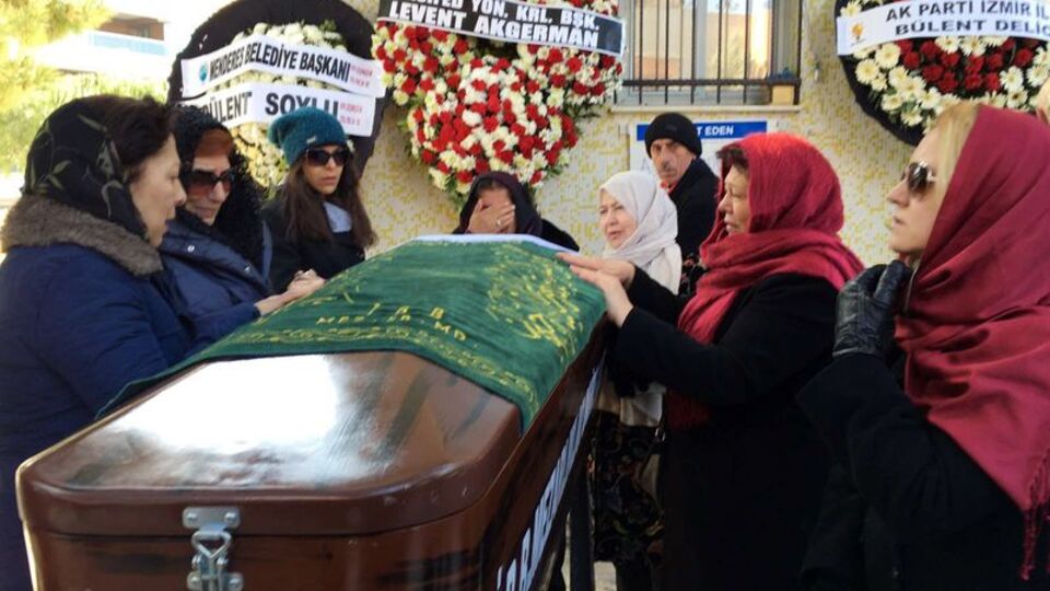 Eski başbakan yardımcısının kızı son yolculuğuna uğurlandı