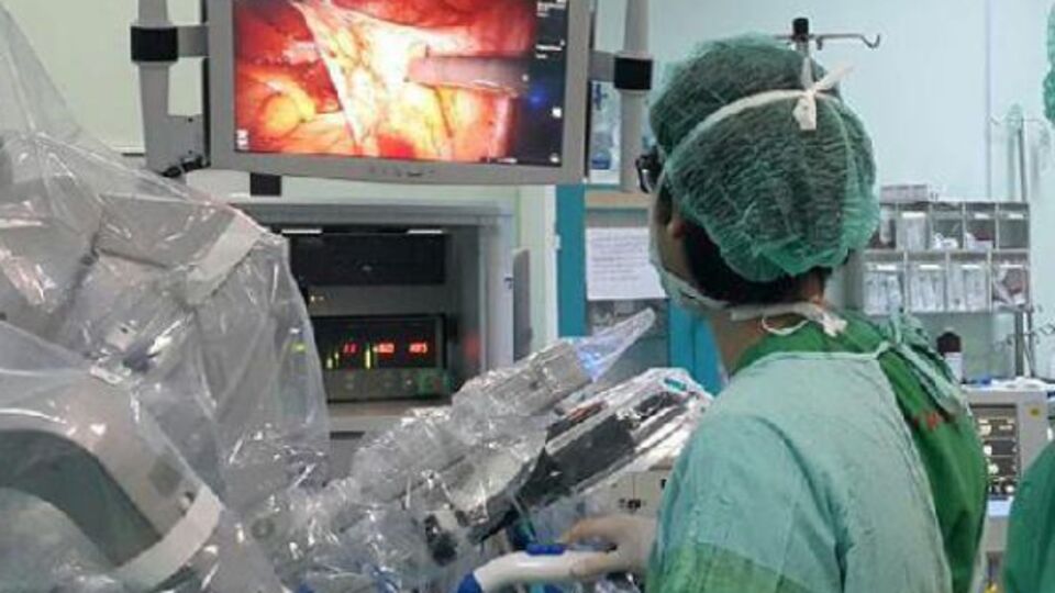 Robot yaptı, doktorlar izledi!