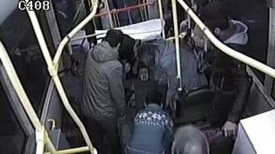 Ne olduğunu şöfor anladı, hemen harekete geçti