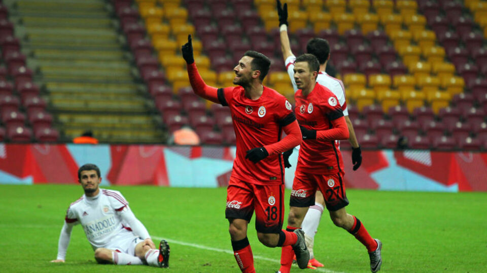 Sinan Gümüş parlıyor!