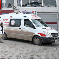 Yaralılarla ambulans arasında 'hendek' var!