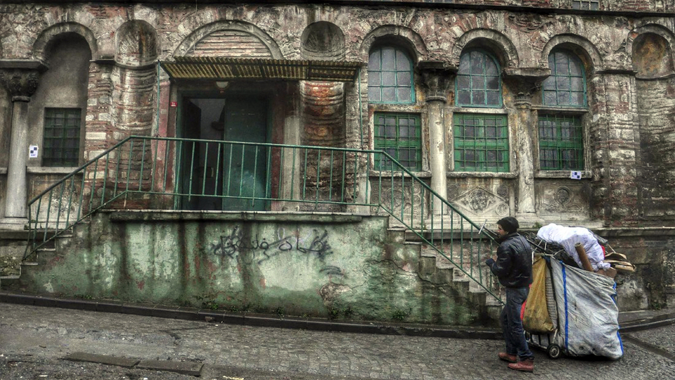 Çocuklarımızın geleceği çöp tenekelerinde