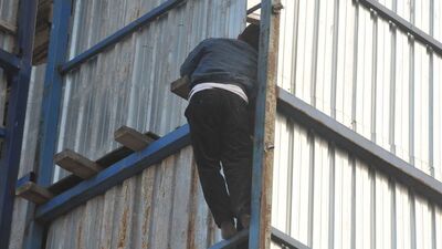 Mısır Çarşısı'nda intihara polis müdahale etti!