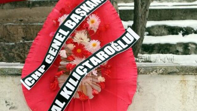 CHP'den çelenk kararı