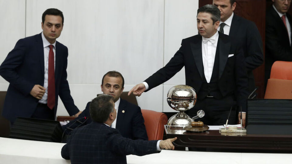 AK Partili vekilin o sözlerini MHP'liler ayakta alkışladı