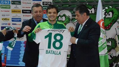 Batalla imzayı attı