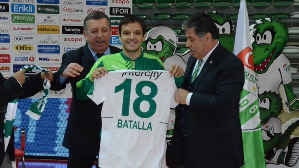 Batalla imzayı attı