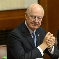 BM temsilcisi onlarla görüşüyor