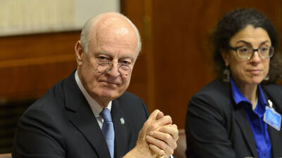 BM temsilcisi onlarla görüşüyor