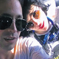 Sevgilisiyle otelde yaşıyor!