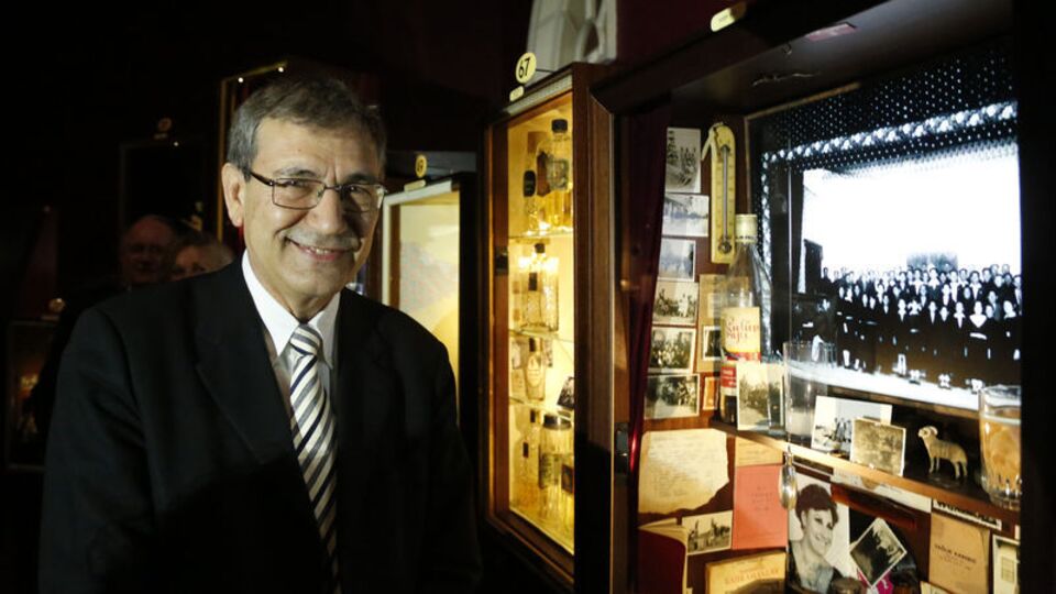Orhan Pamuk'un yeni kitabı 'Kırmızı Saçlı Kadın' çıktı