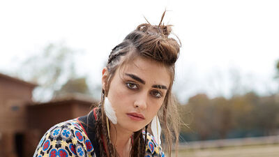 Esra Bilgiç kimdir?