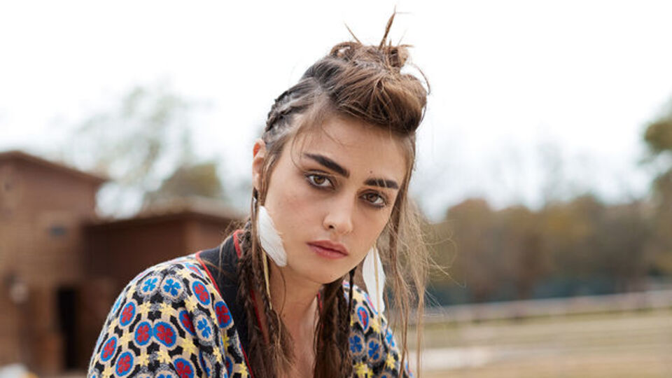 Esra Bilgiç kimdir?