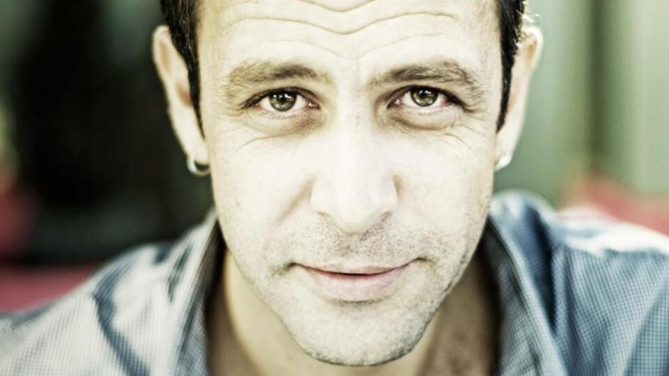 Nejat İşler kitap çıkarıyor!