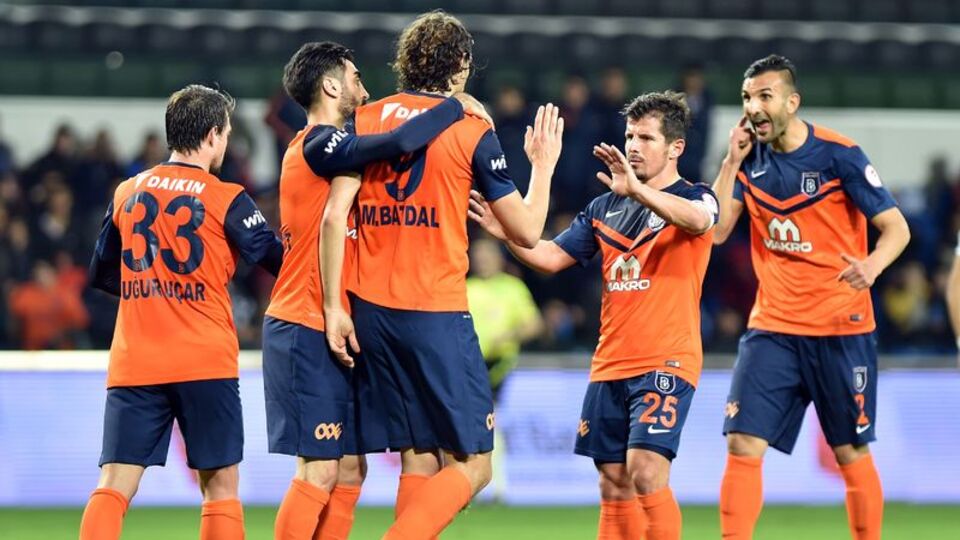 Başakşehir farklı turladı