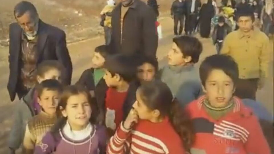 Akın akın sınıra geliyorlar