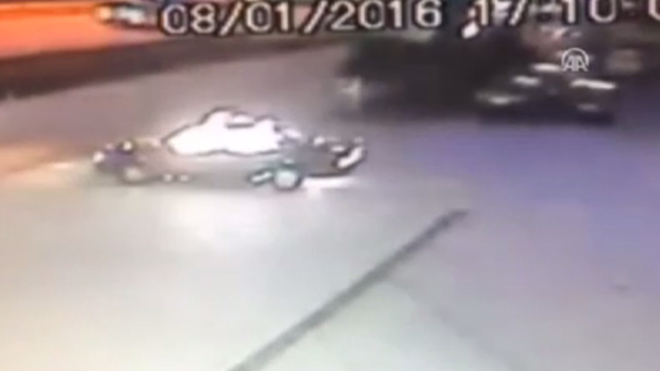 Akaryakıt istasyonunda olduğunu unuttu!