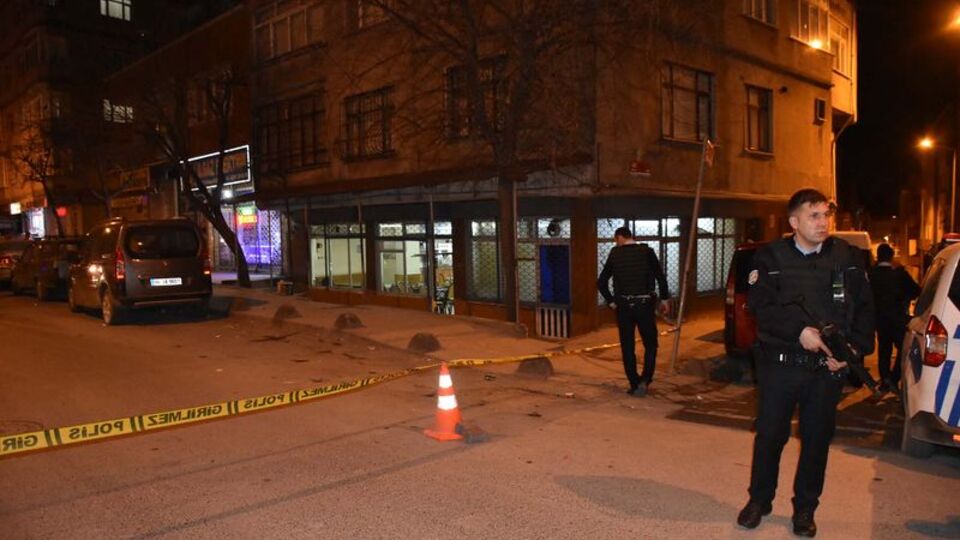 Sultangazi'de kahvehane tarandı