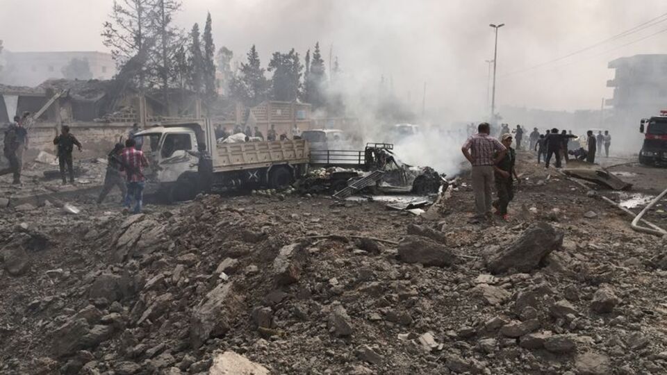 Sivil katliamda Putin Esad'ı geçti