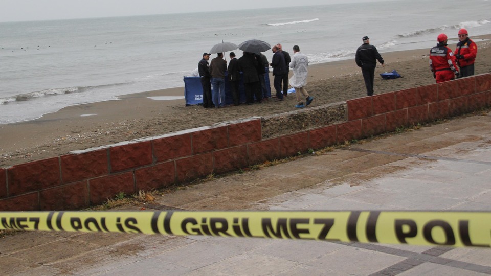 Sahile erkek cesedi vurdu!