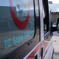 Ambulansların anonslarına ateşle karşılık verdiler