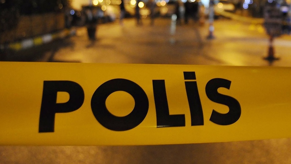 Esenyurt'ta polis aracına silahlı saldırı