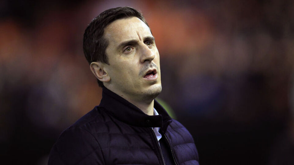 Gary Neville rezil oldu!