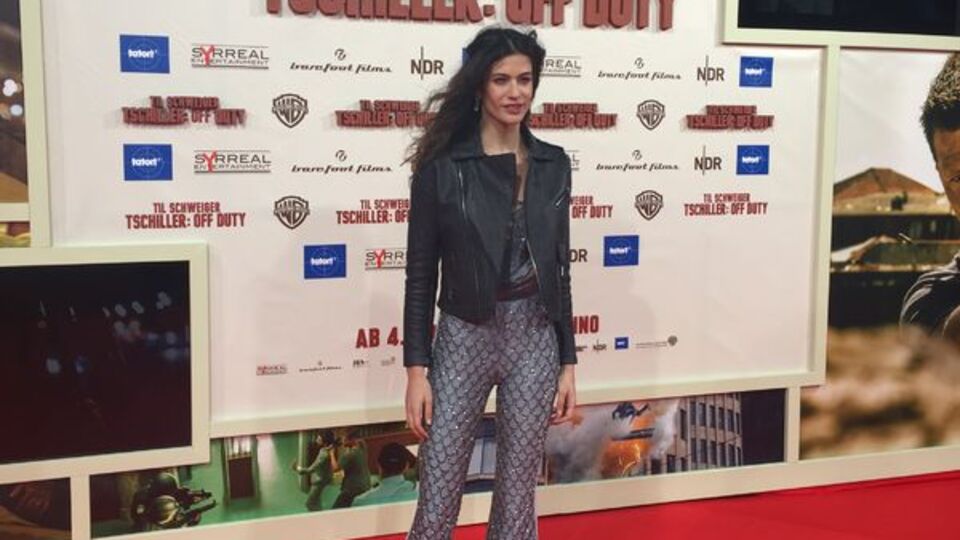 Berrak kırmızı halıda