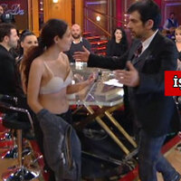 Okan Bayülgen'in programında çıplak eylem girişimi