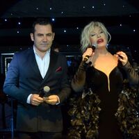 Yanak yanağa şarkı söylediler