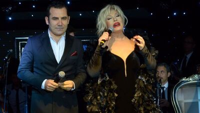 Yanak yanağa şarkı söylediler