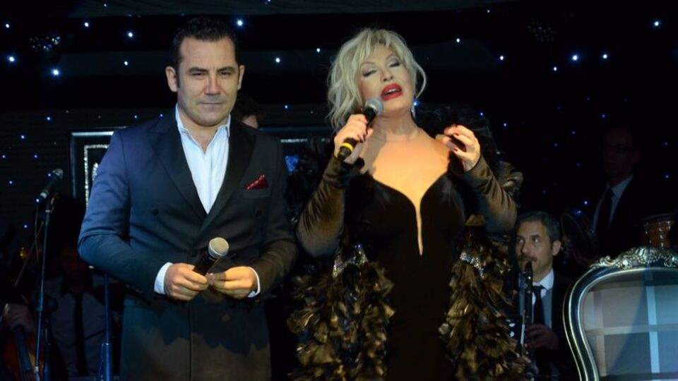 Yanak yanağa şarkı söylediler