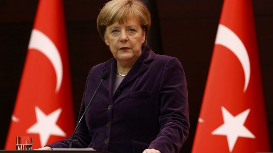 Alman siyasilerden Merkel'e tepki