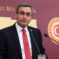 O iddiaya Atatürk fotoğrafı önünde yanıt