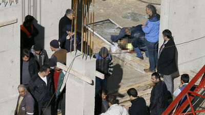 Emniyet müdürlüğü inşaatında vinç devrildi!