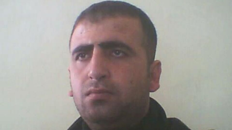 Eşinden ayrı yaşayan genç kendini astı