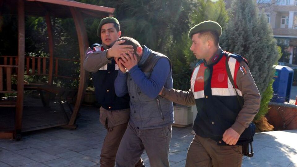 Genç kızı çığlıkları kurtardı!