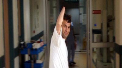 Çift kol nakli yapılan Mustafa bugün ilk kez yürüdü!