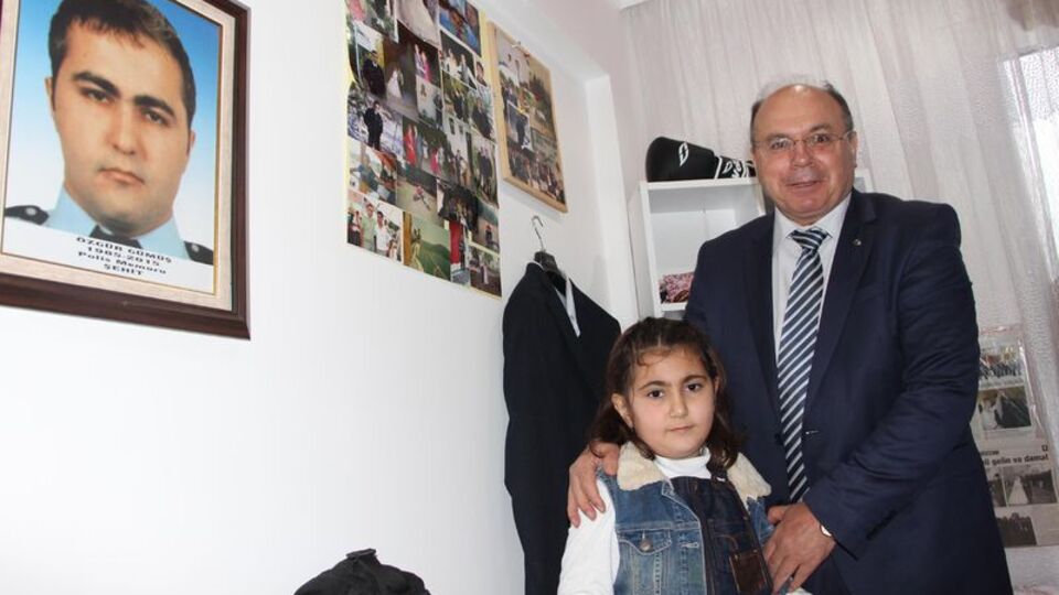 9 yaşındaki şehit kızı: Babam gibi polis olacağım
